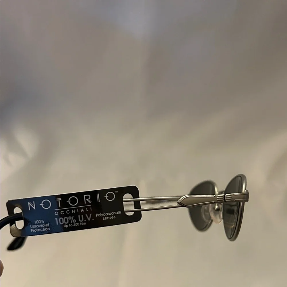 Vintage Notorio N121 Stylish Blue Oval Sunglasses. New w/o tags. 100% UV